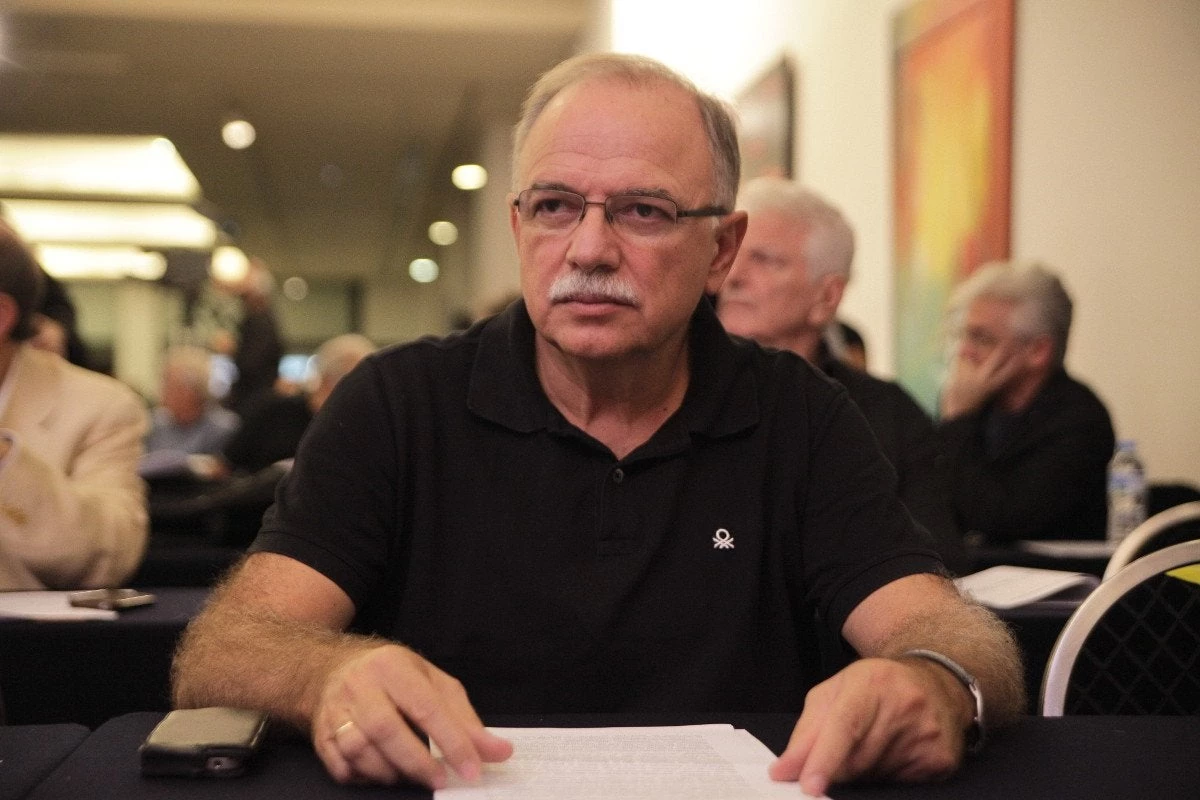 Ξαναχτυπά ο Παπαδημούλης: «Σήμερα μπορούμε να τιμάμε μαζί τους ήρωες, Έλληνες και Αλβανούς» – Χρησιμοποιεί την υπόθεση Κατσίφα για «προοδευτική» πολιτική